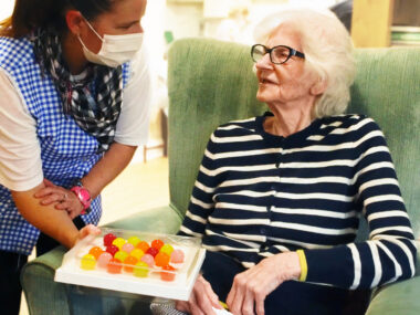 jelly drops dementia | Alzheimer's News Today | photo of nurse handing patient a tray of Jelly Drops